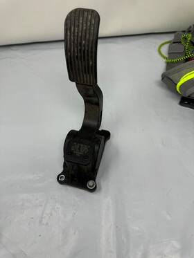 A9073010200 Mercedes Benz 2010-2022 Sprinter 2500 2.1l L4 Diesel Accelerator Gas Pedal Oem