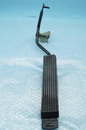 78978654685 Mercedes-benz Dv-45/78978654685 1986-1995 W124 Accelerator Gas Throttle Pedal With Bearing Oem