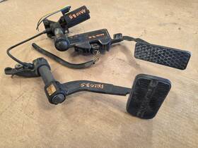 Miscellaneous - Recreational Vehicles 234.zz4905 Used Adjustable Accelerator / Brake Pedals From 05 Holiday Rambler Rv Isl400