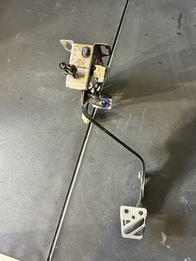 2340a068 Mitsubishi 2002-2005 Lancer Evolution Evo 8 / 9 Clutch Pedal Assembly Oem
