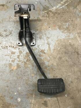 Mr407322 Mitsubishi 2001-2006 Montero Gen3 Brake Pedal Assembly Pajero