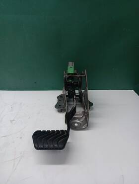 06253108 Nissan 2020-2022 Sentra Parking Asist Stop Brake Pedal Pad With Brracket Oem