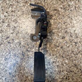 18002-zw00b Nissan 2004-2015 Armada Accelerator Gas Pedal Position Sensor Oem