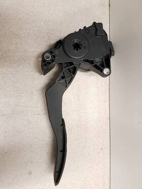 234.da1f17 Nissan Rogue 2017 Accelerator Parts 151455
