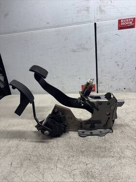 Nissan 2b12a01685 2013 Rogue Gas And Brake Pedal Assembly