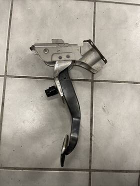 46501-cd802 Nissan 03-08 350z Mt Brake Pedal Assembly With Bracket