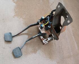 4651507p01 Nissan Z31 300zx 5-speed Manual Transmission Clutch And Brake Pedal Set Up Ft84-89