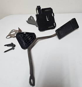 25517909 Oem 1978-1988 Monte Carlo Gbody Gas Pedal Assembly With Bracket Original Parts