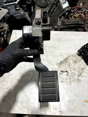 84739663 Oem 2022 Volvo Vnl860 D13 Accelerator Gas Pedal With Sensor