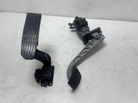 A01-33822-001 Oem 2020 Freightliner Cascadia Dual Power Accelerator And Brake Pedal Used