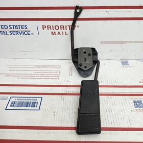 25512874 Oldsmobile 95-97 Cutlass Supreme 2 Door Gas Pedal Assembly Oem
