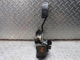 234.gm2k06 Pontiac 2006 Vibe Accelerator Gas Pedal