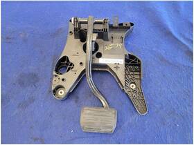 546.po1416 Porsche 2011-2018 Cayenne Diesel Brake Pedal Box Cage Auto Trans Pad 2579