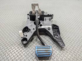 7p0723031ad Porsche 11 - 14 Oem Cayenne Complete Foot Step Brake Pedal With Bracket Assembly