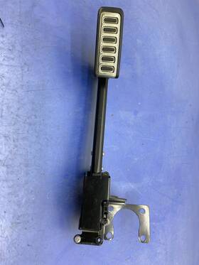 00018022f Rivian 2022-2024 R1t Oem Gas Pedal Throttle Accelerator Travel Sensor