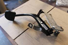 546.rv1n10 Rover 2010 2011 2012 2013 Land Lr4 Brake Pedal