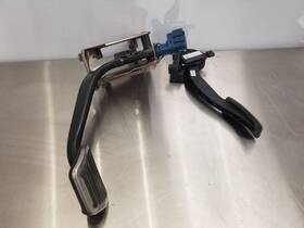 Jk5m9f836ab Rover L8b22d094cb 22 2022 Ranger Hse P400 Accelerator/ Brake Pedal