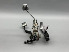 14307c Saturn 07-10 Sky Clutch And Brake Accelerator Pedal Set Manual Tranamission Oem