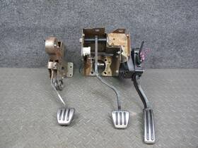 15220018 Saturn 07-10 Sky M/t Transmission Clutch Brake Gas Acceleration Pedal Set Oem