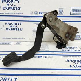 22701795 Saturn 02-07 Vue Clutch Pedal With Position Switch Oem