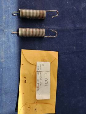 582-610 Scp British Pair Of New Brake And Clutch Pedal Return Springs Triumph Tr3 Tr4 Tr6 Spitfire Gt6