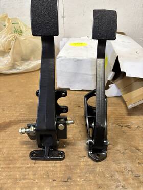 90201479 Speedway Motors 90249863 Swing Mount Brake P/n And Clutch Pedals New
