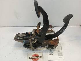546.su1o07 Subaru 2005-09 Outback Legacy Brake/clutch Pedal Assembly 10895684