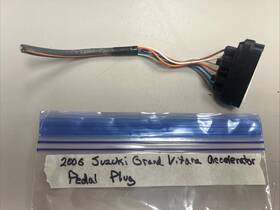I5900-65j02 Suzuki 2006 Grand Vitara Throttle Accelerator Pedal Plug