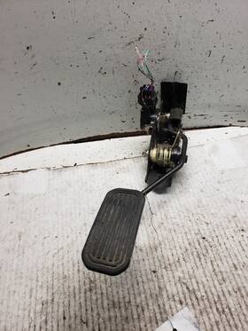 234.to1h04 Toyota Camry 2004 Accelerator Parts 1336803
