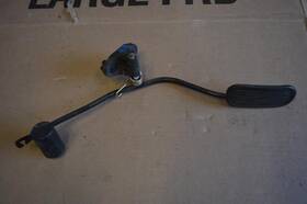 234.to1l05 Toyota 2000 2001 2002 2003 2004 2005 Celica Accelerator Gas Pedal Automatic A/t