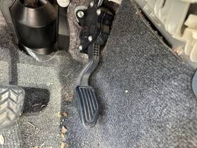 234.to1n13 Toyota Accelerator Fuel Gas Pedal With Sensor 2013 Prius C 1.5l