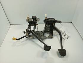 546.to1694 Toyota 1994 Brake/clutch Pedal Assembly 11574008