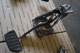 546.to1h05 Toyota 2002 2003 2004 2005 2006 Camry Brake Pedal A/t