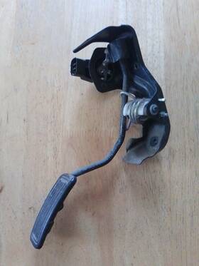546.to1k06 Toyota 2006 Matrix 1.8l M/t Fwd Gas Pedal Assembly With Sensor