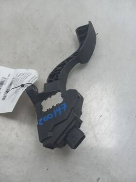 Toyota 546.to1o15 2015 Avalon Limited Hyb 2.5l 2wd At Gas Pedal