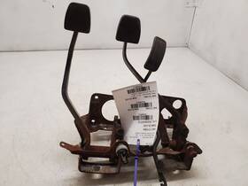 55106-89118 Toyota Pickup Pedal Brake Clutch 3-piece 84-86 Mt Rwd 5spd 22r