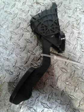 704.to1318 Toyota Tacoma 2020 Gas Pedal 2585349