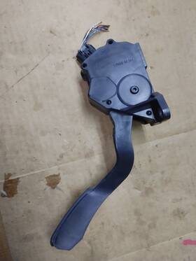 78110-52020 Toyota 78110-52021 07-14 Scion Xd Yaris Gas Accelerator Pedal Used Oem