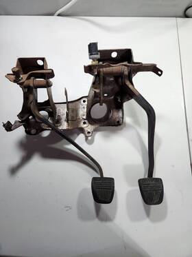 Toyota 89-95 T100 Pickup Truck 5 Speed Pedal Assembly Used