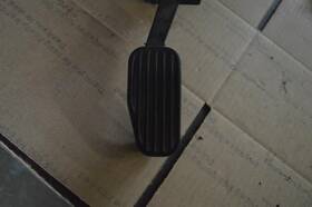 234.vo1v98 Volvo 1998 1999 2000 V70 Accelerator Gas Pedal Automatic A/t