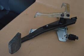 546.vo1u06 Volvo 2005 2006 2007 Xc70 Brake Pedal