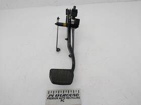 546.vo1v02 Volvo V70 Xc70 Brake Pedal With Mounting Bracket Fits 2001-2007 01 02 03 04 05
