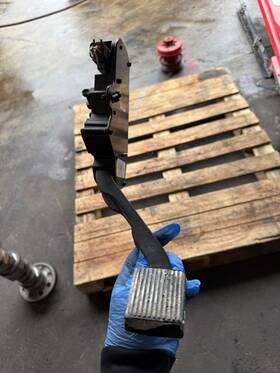 7482492423 Williams 401177 Paccar Fuel Accelerator Pedal