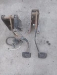 1999 - 2007 Ford F250 F350 5.4 6.8 Oem Break & Clutch Pedal. Fixed Price $200.00.