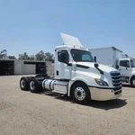 Freightlinr Cascadia Detroit Auto 3AXLE Day Cab Mack Kw Kenworth Peterbilt. Fixed Price $49999.00.