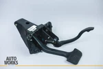 98-03 Jaguar XJ8 X308 Gas Acceleration And Brake Pedal W/ Bezel MNA5372BB Oem. Fixed Price $154.50.