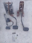 1999 - 2007 Ford F250 F350 5.4 6.8 Oem Break & Clutch Pedal. Fixed Price $220.00.